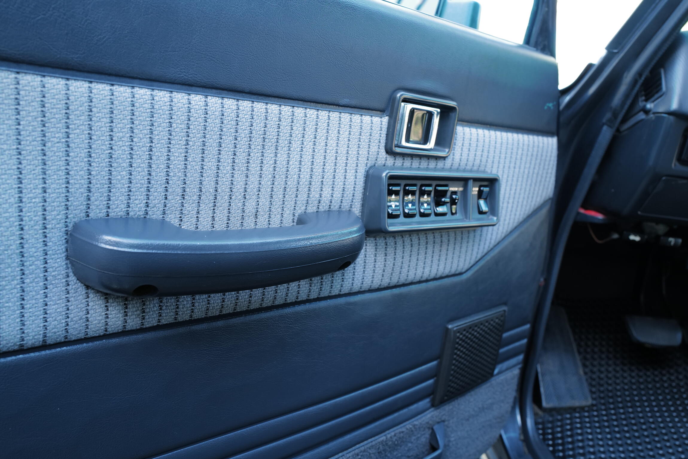 Sold: 1989 Toyota Land Cruiser FJ62