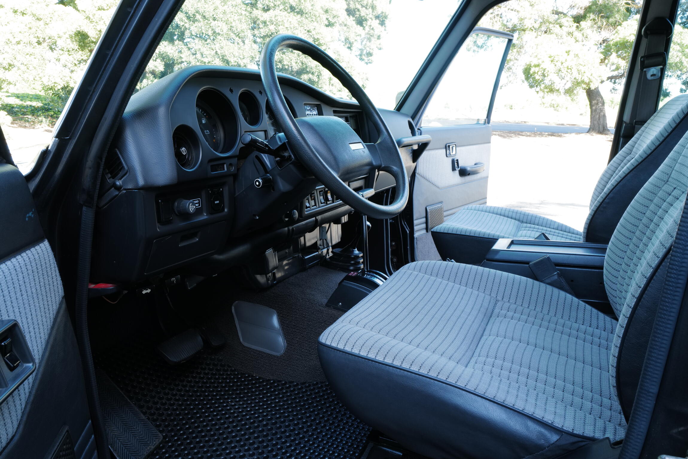 Sold: 1989 Toyota Land Cruiser FJ62