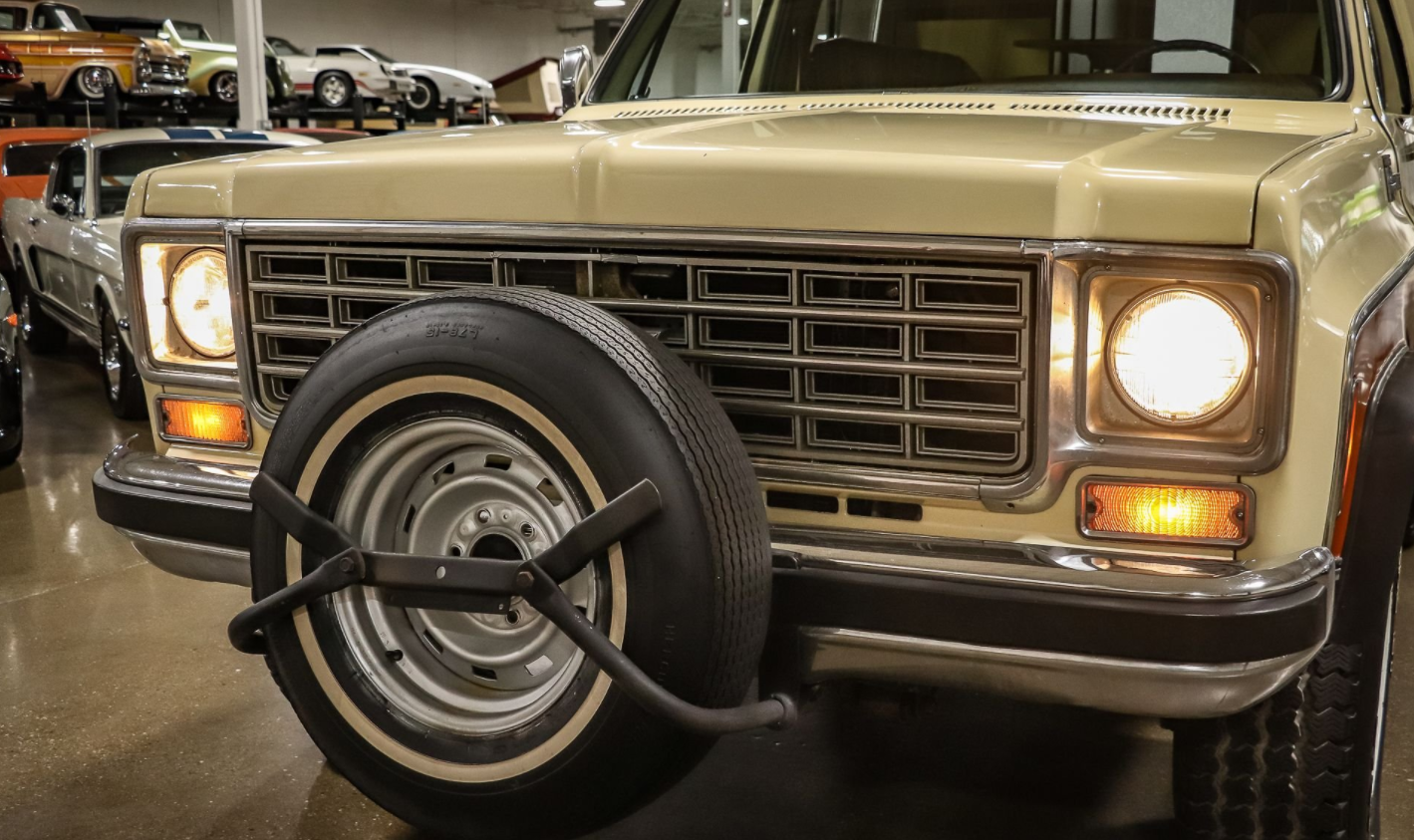 Sold: 1976 Chevrolet Blazer Chalet - 2