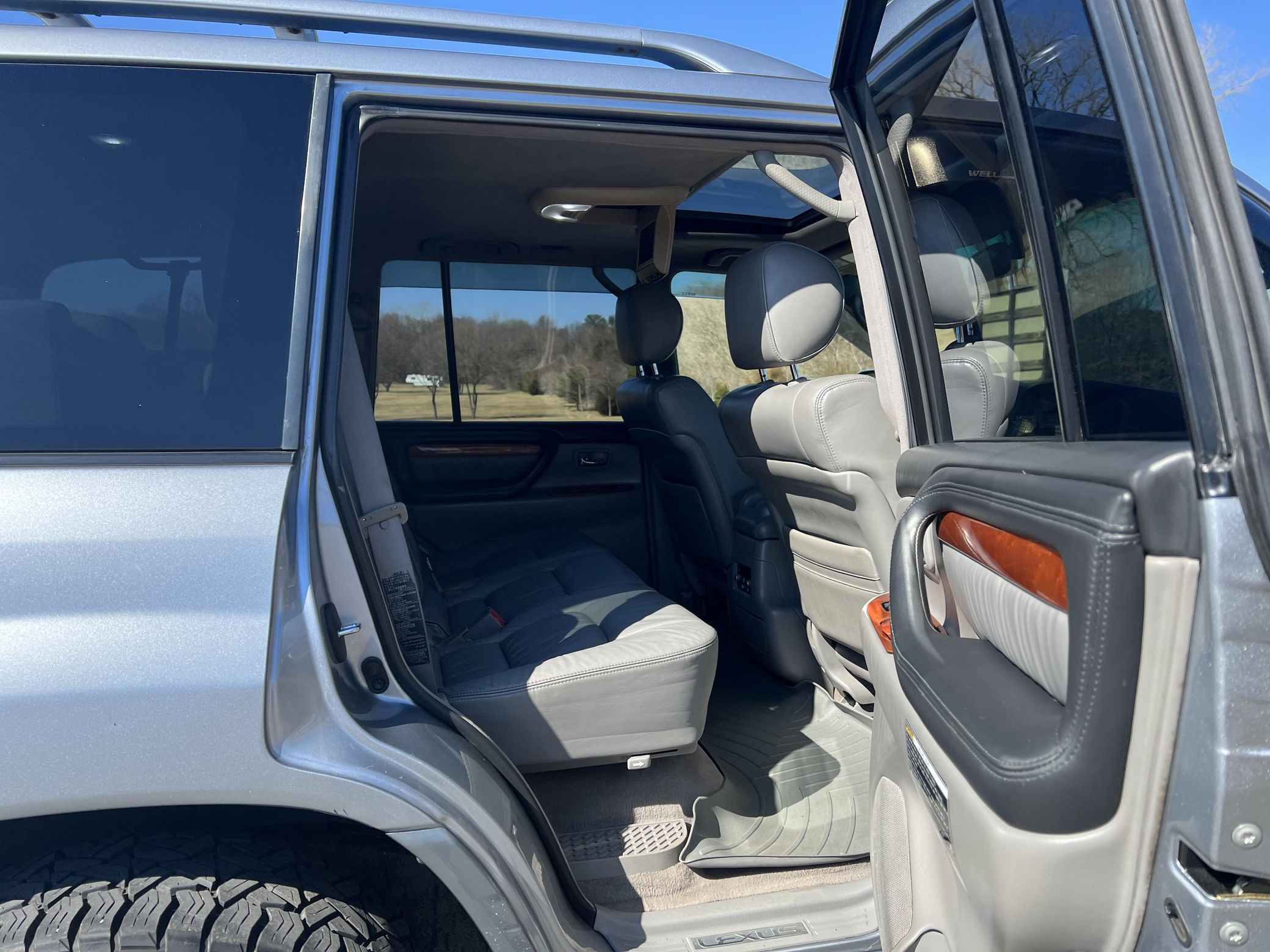 Sold: Modified 2005 Lexus LX 470