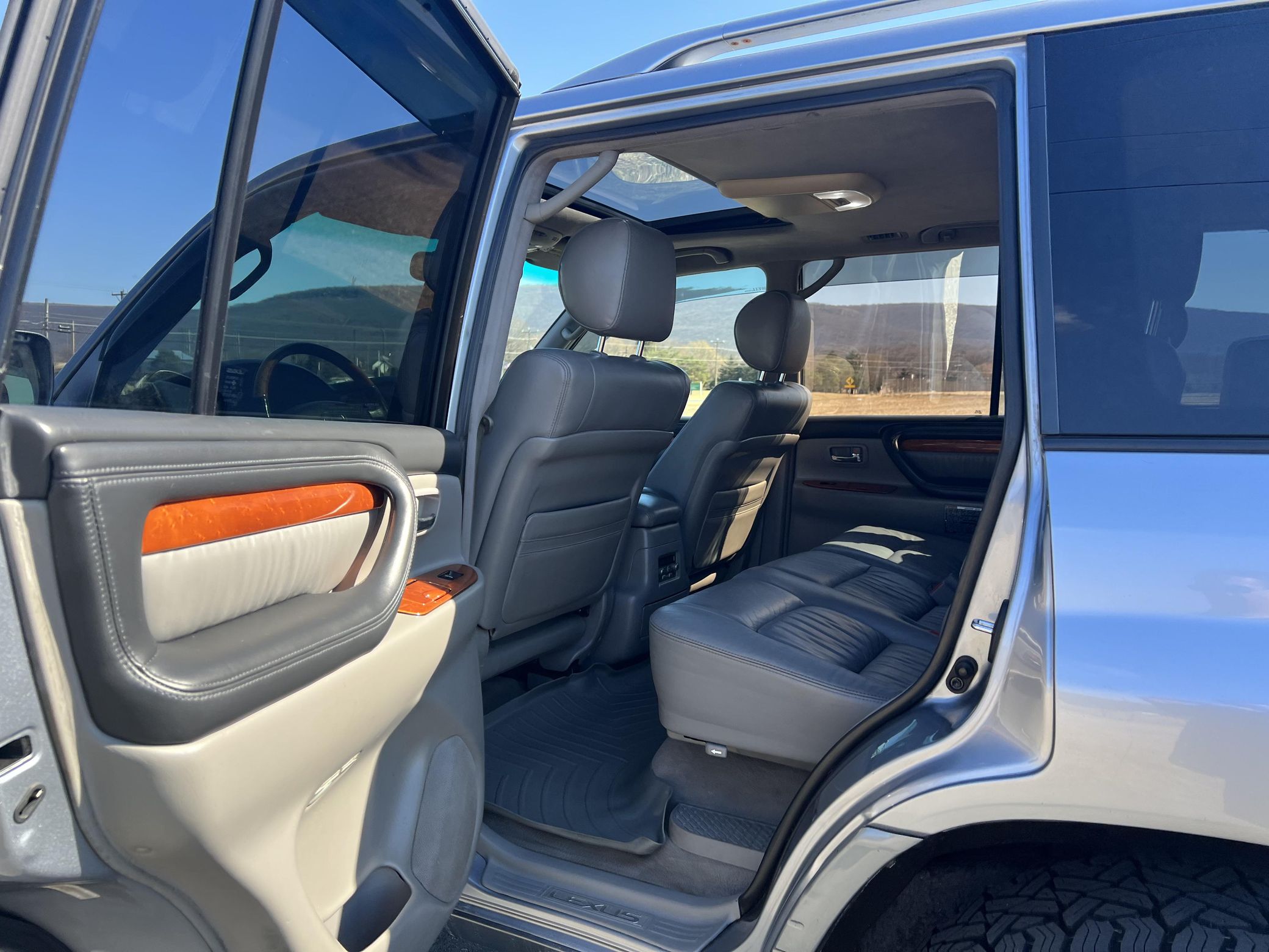 Sold: Modified 2005 Lexus LX 470