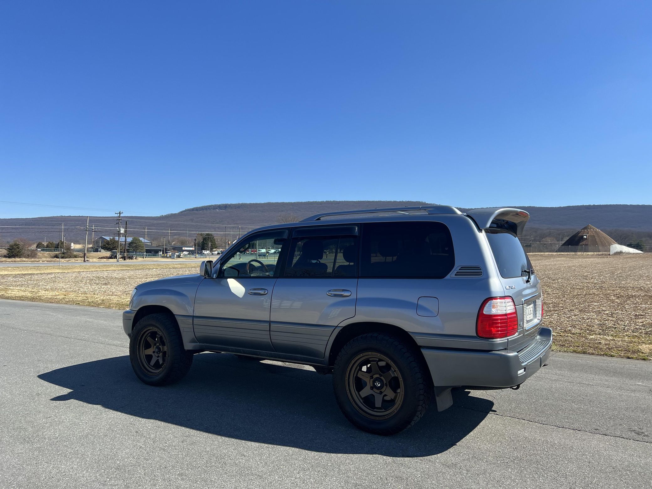 Sold: Modified 2005 Lexus LX 470