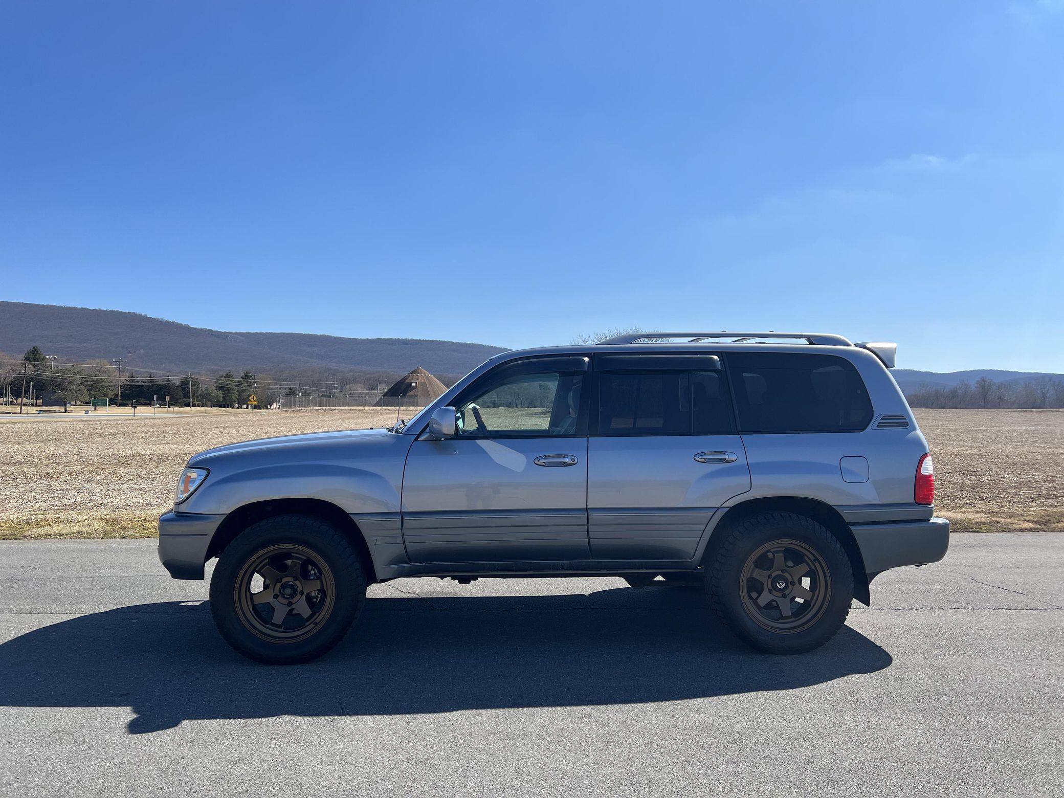 Sold: Modified 2005 Lexus LX 470