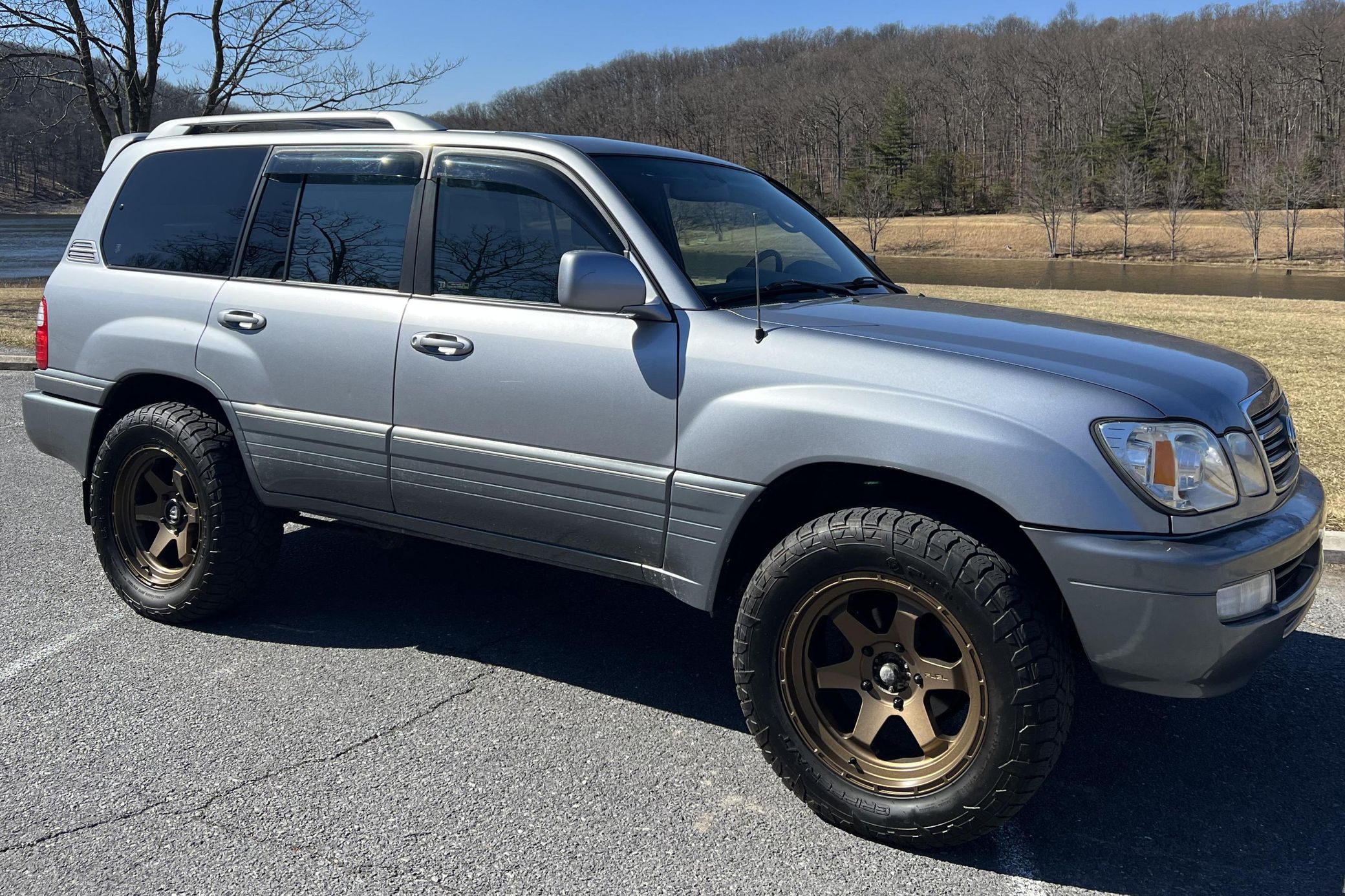 Sold: Modified 2005 Lexus LX 470