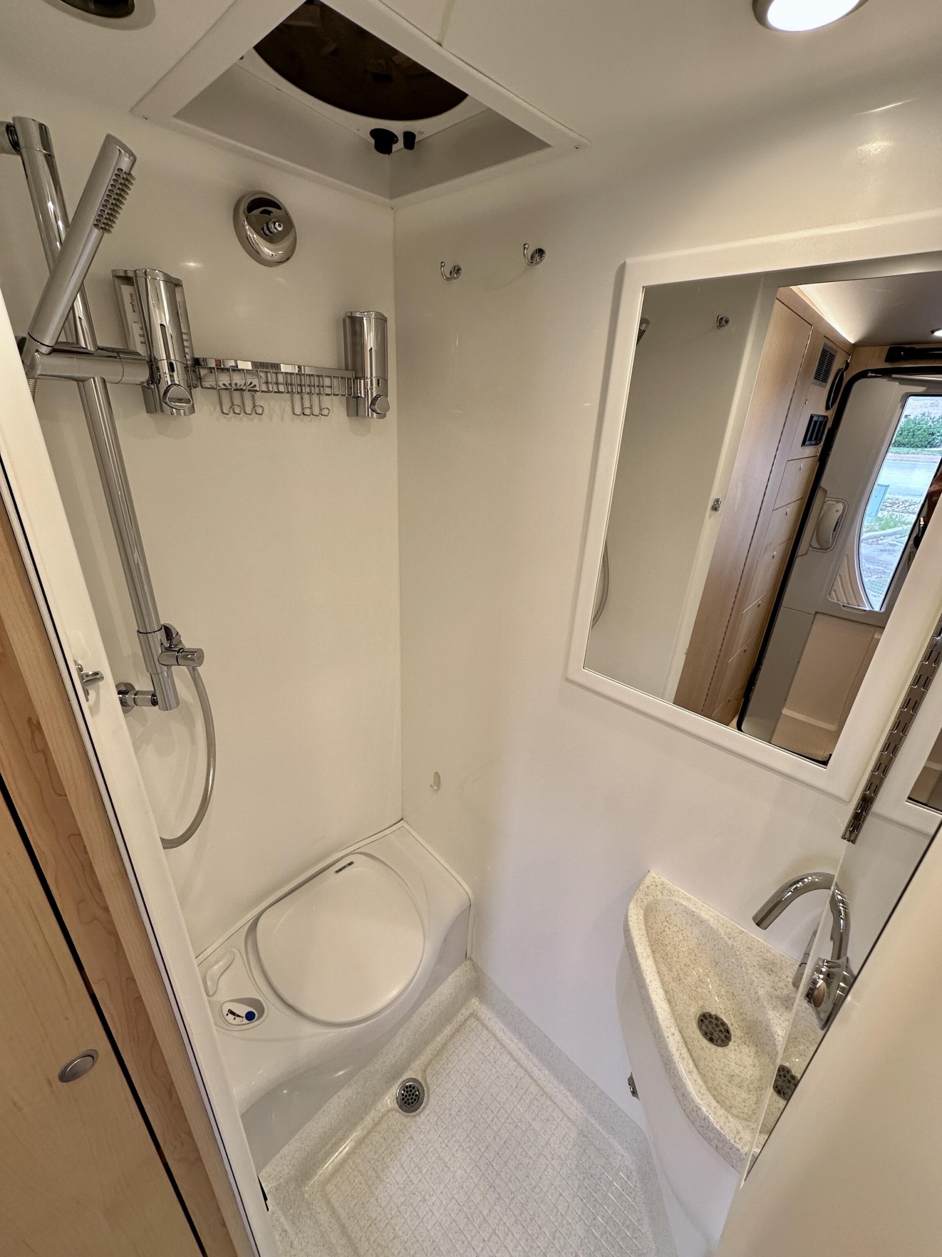 2016 Earthroamer XV-LTS 165