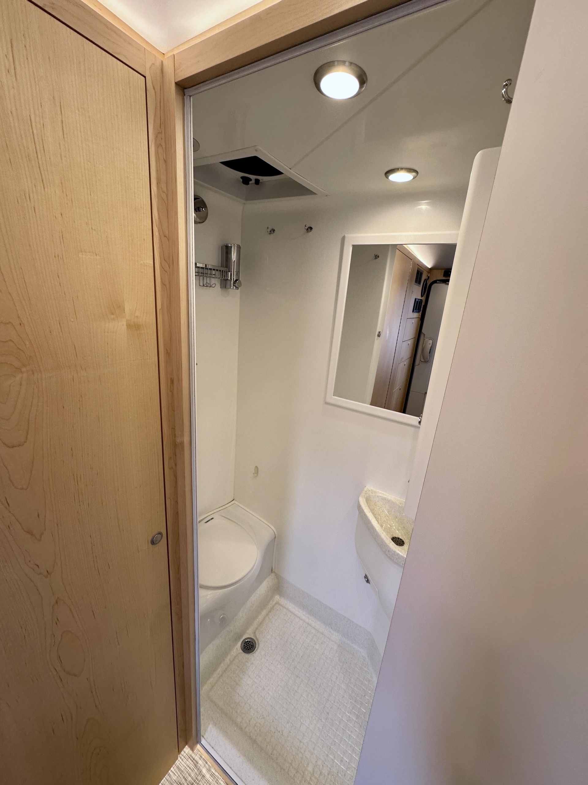 2016 Earthroamer XV-LTS 165