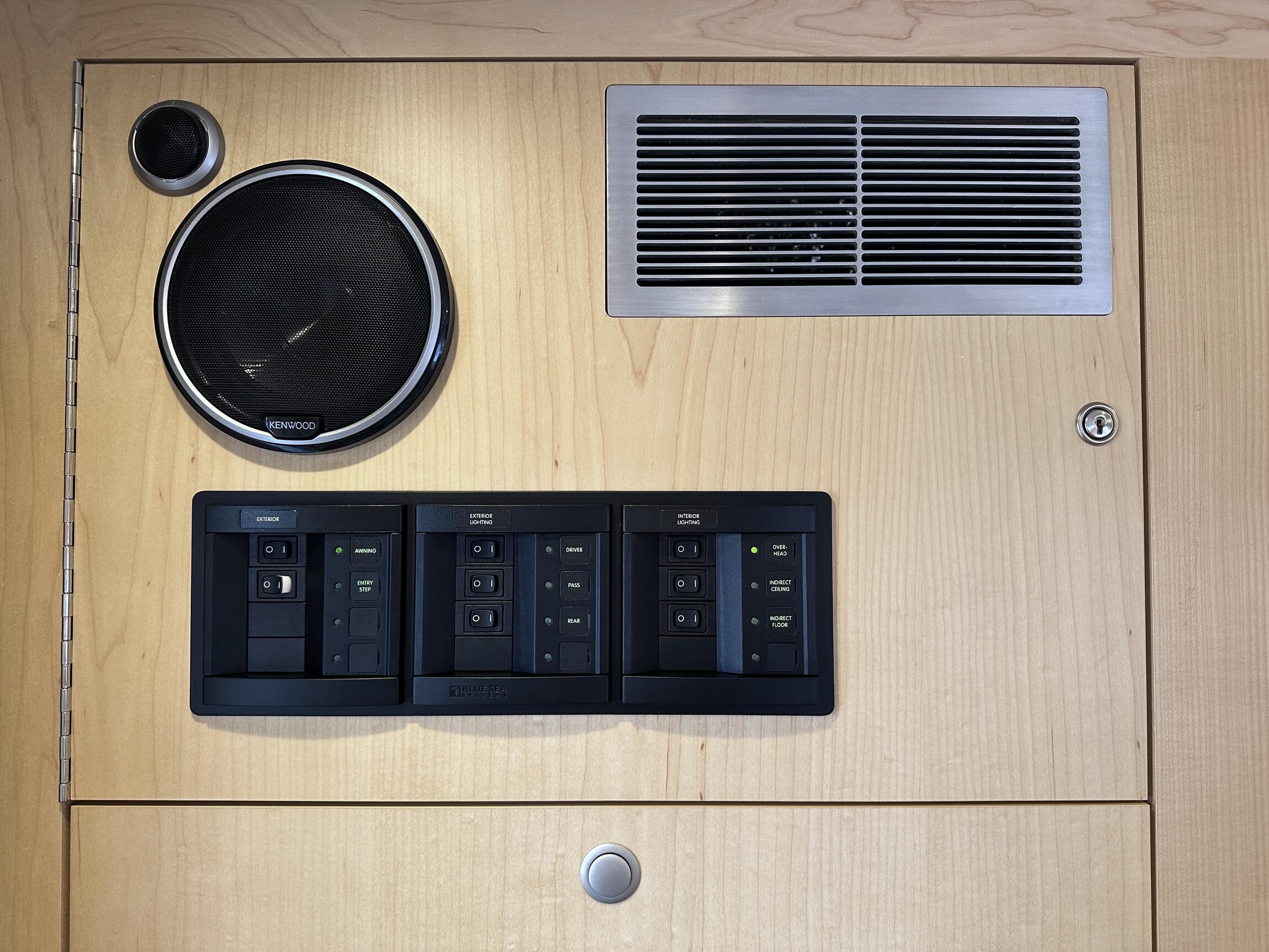 2016 Earthroamer XV-LTS 165