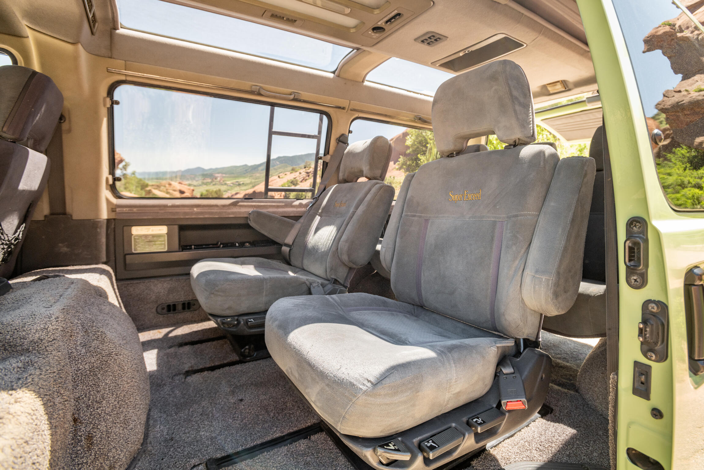 Sold: 1992 Mitsubishi Delica Star Wagon Super Exceed 4x4