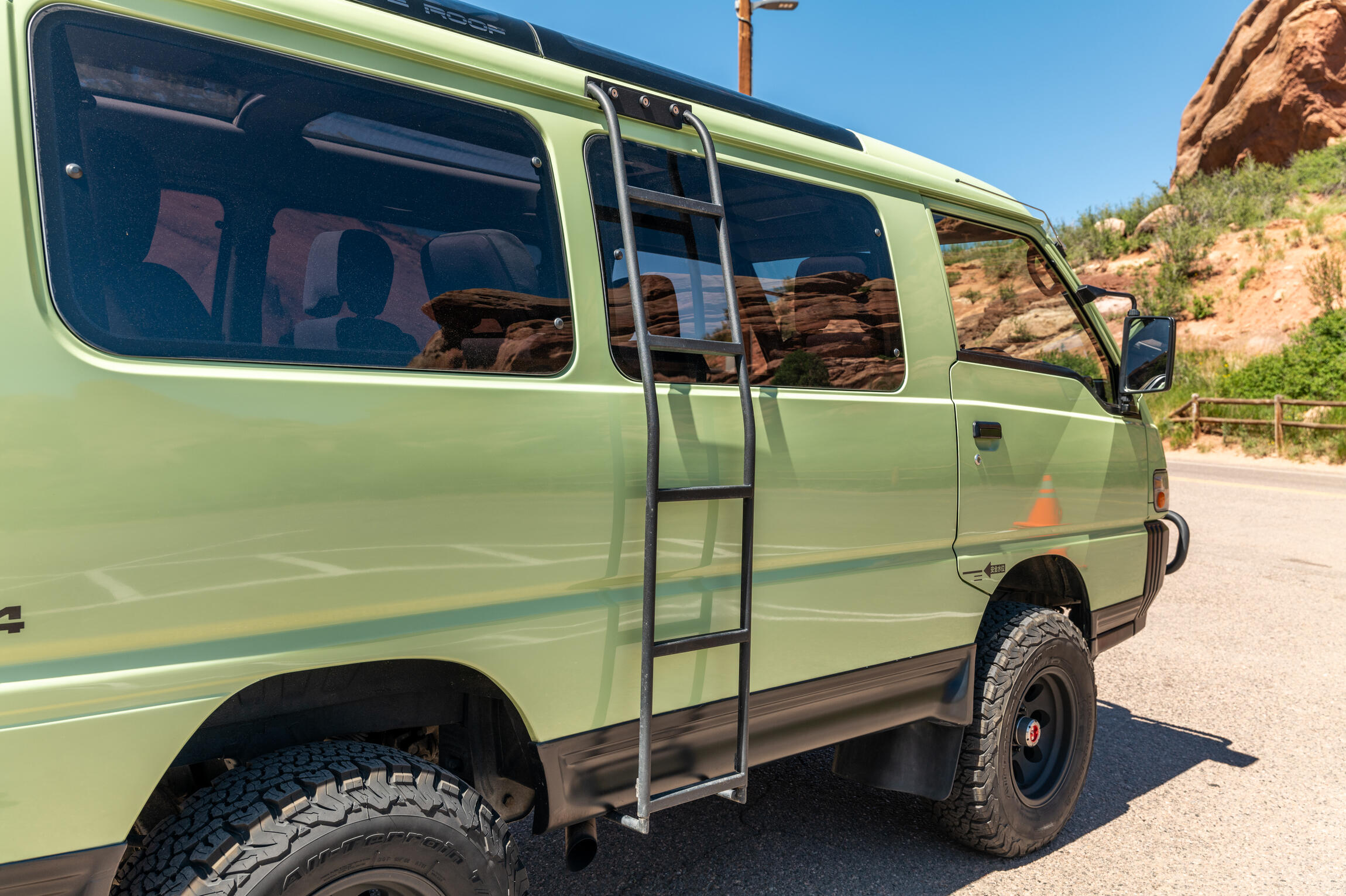 Sold: 1992 Mitsubishi Delica Star Wagon Super Exceed 4x4