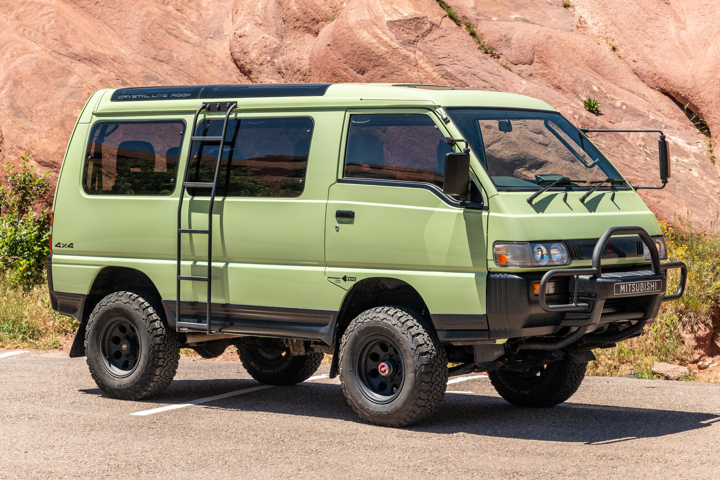 Sold: 1992 Mitsubishi Delica Star Wagon Super Exceed 4x4