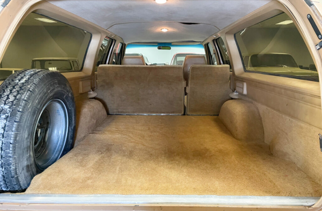 Sold: 1987 GMC Suburban Silverado