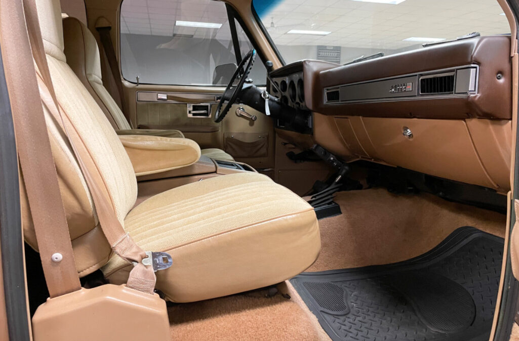 Sold: 1987 GMC Suburban Silverado