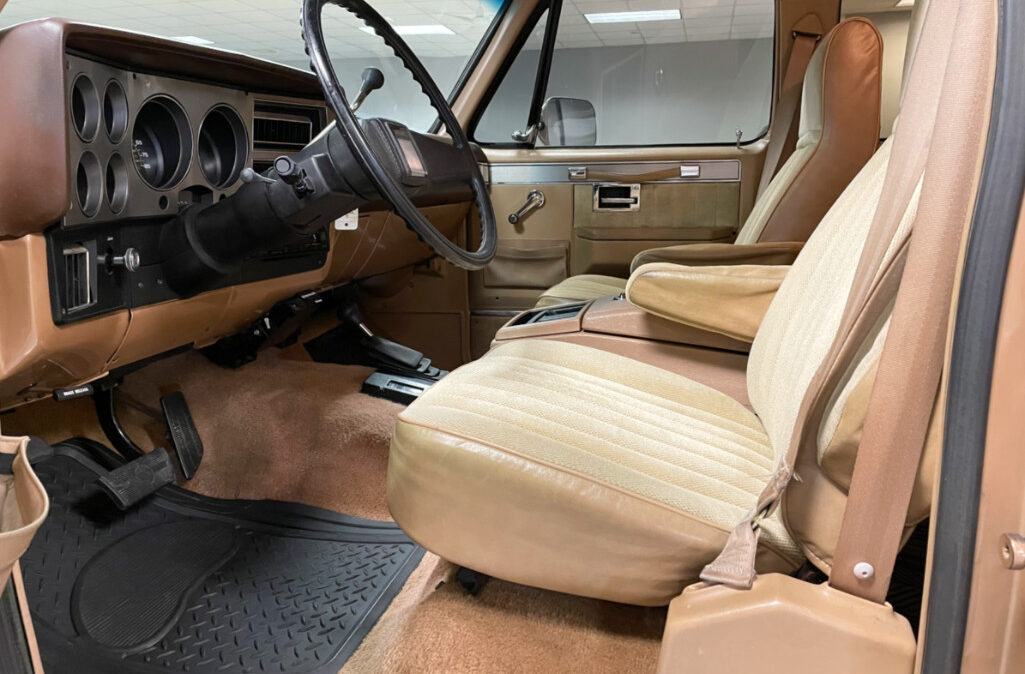 Sold: 1987 GMC Suburban Silverado