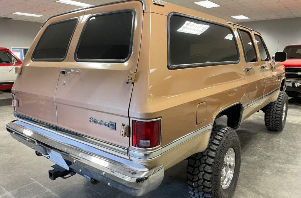 Sold: 1987 GMC Suburban Silverado
