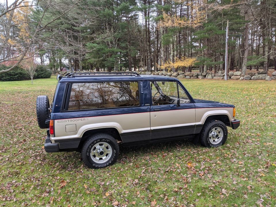 Sold: 1986 Isuzu Trooper LS Two Door