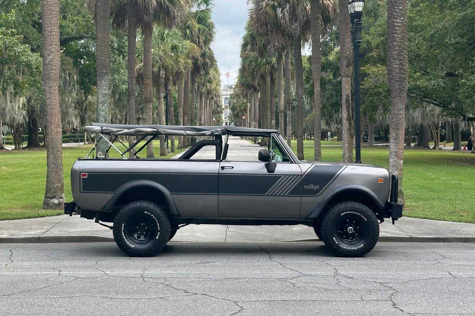 Sold: 1977 International Harvester Scout Traveler-1