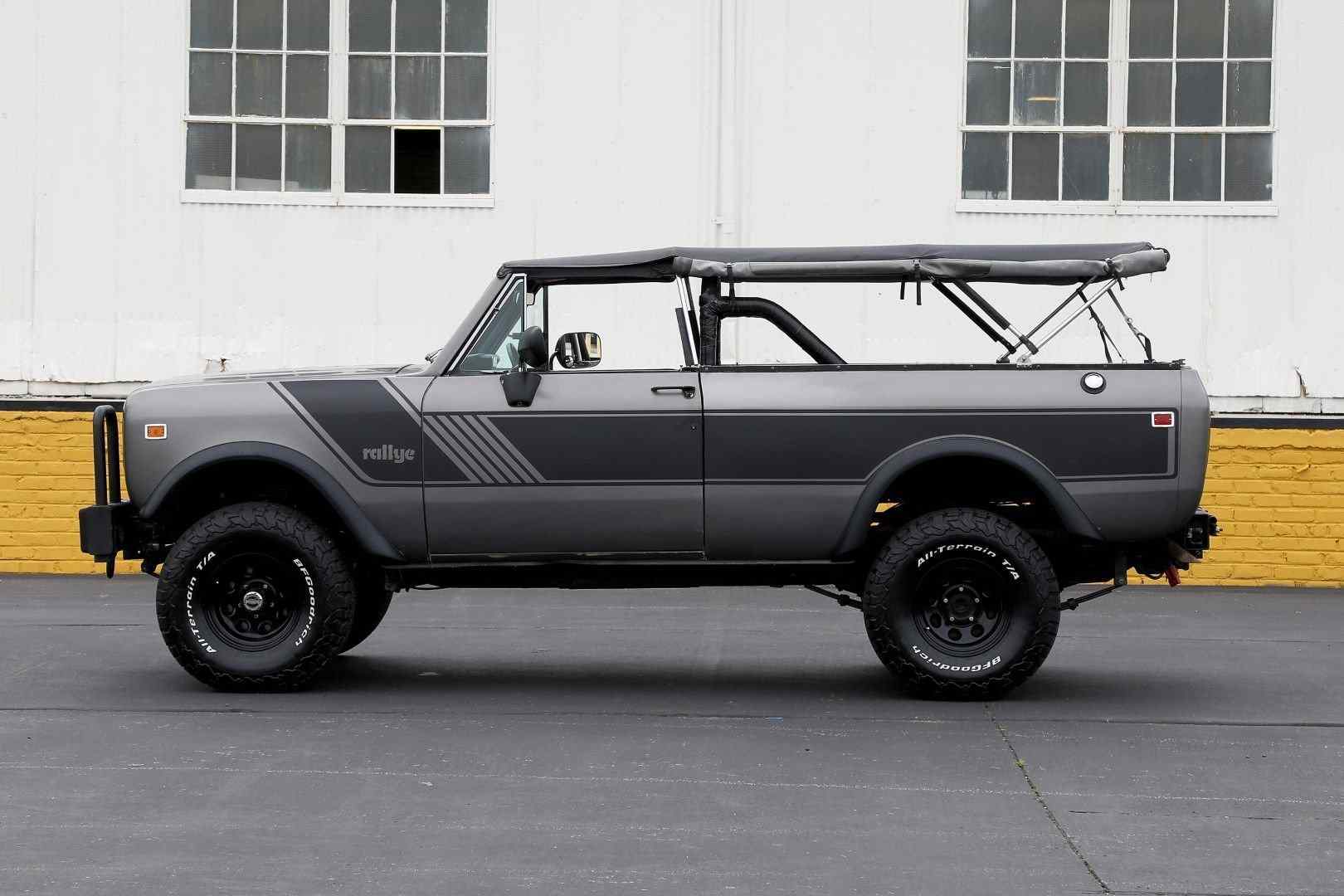 Sold: 1977 International Harvester Scout Traveler