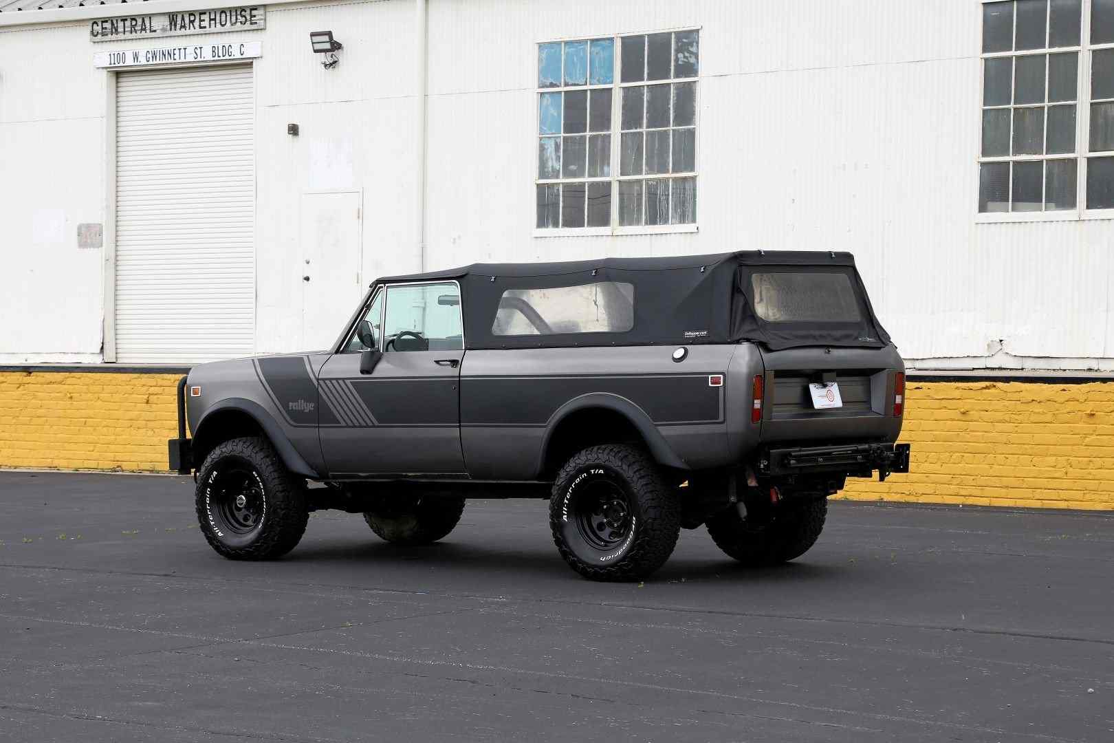 Sold: 1977 International Harvester Scout Traveler