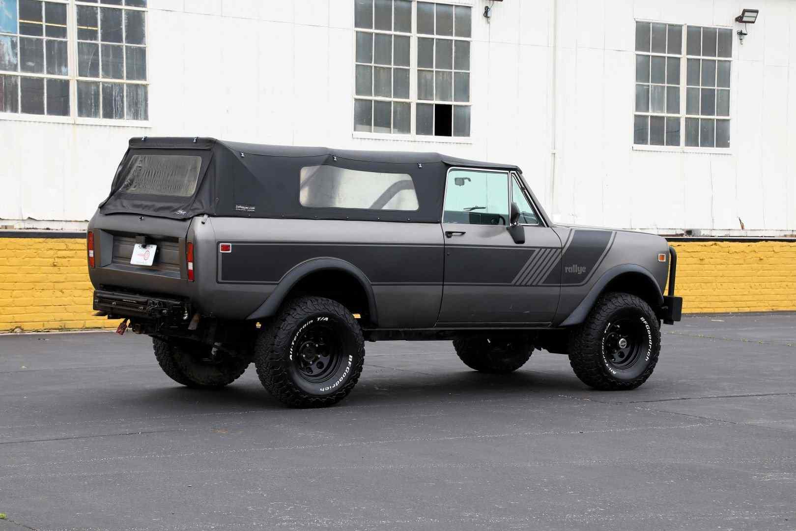 Sold: 1977 International Harvester Scout Traveler