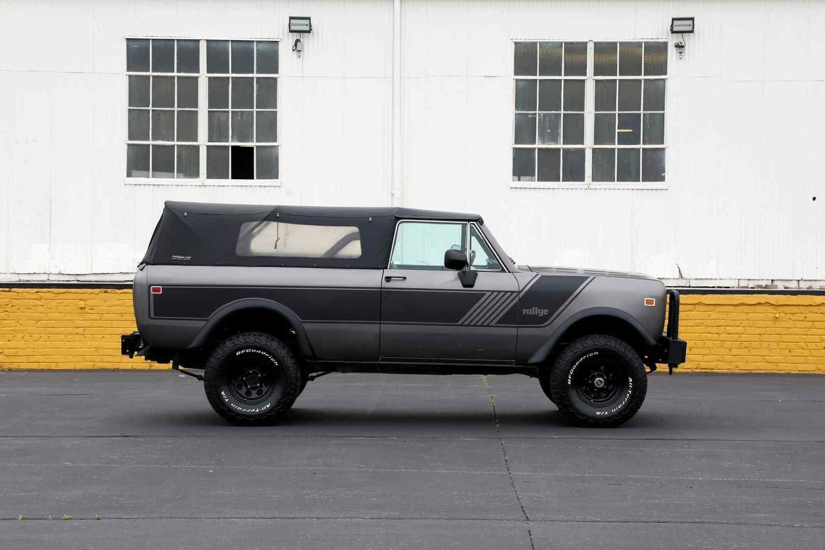 Sold: 1977 International Harvester Scout Traveler