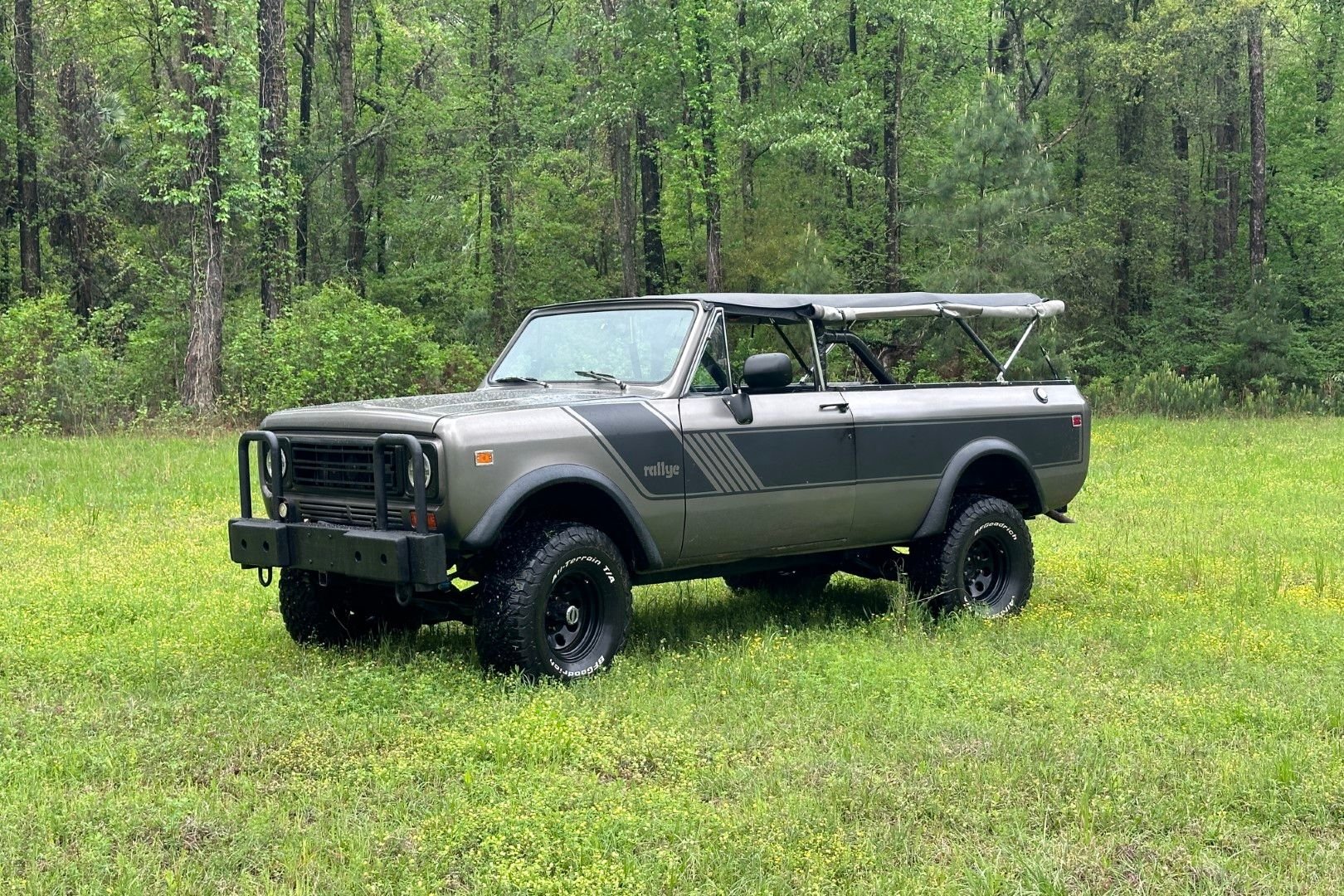 Sold: 1977 International Harvester Scout Traveler