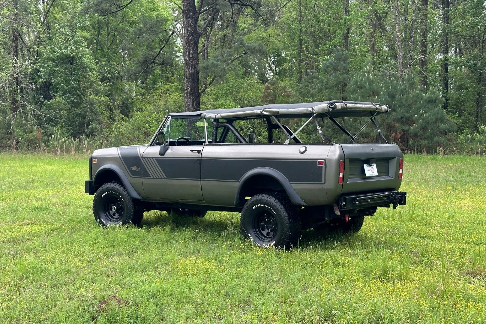 Sold: 1977 International Harvester Scout Traveler