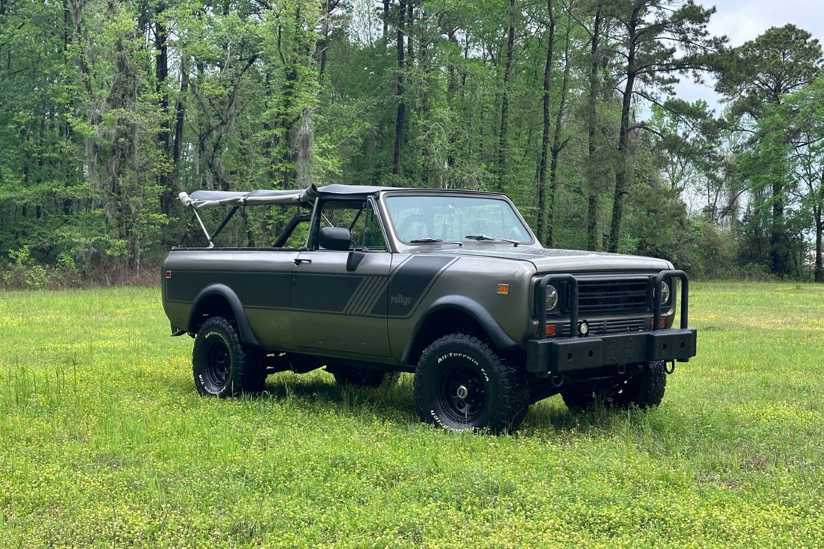 Sold: 1977 International Harvester Scout Traveler