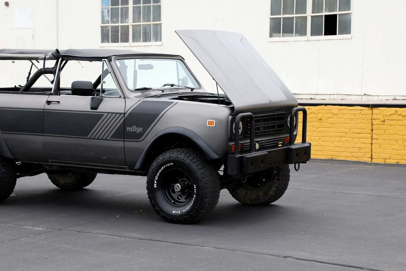 Sold: 1977 International Harvester Scout Traveler