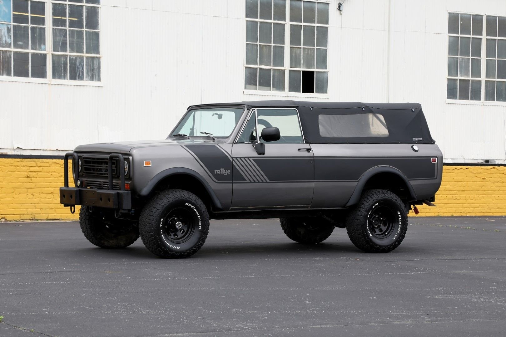 Sold: 1977 International Harvester Scout Traveler