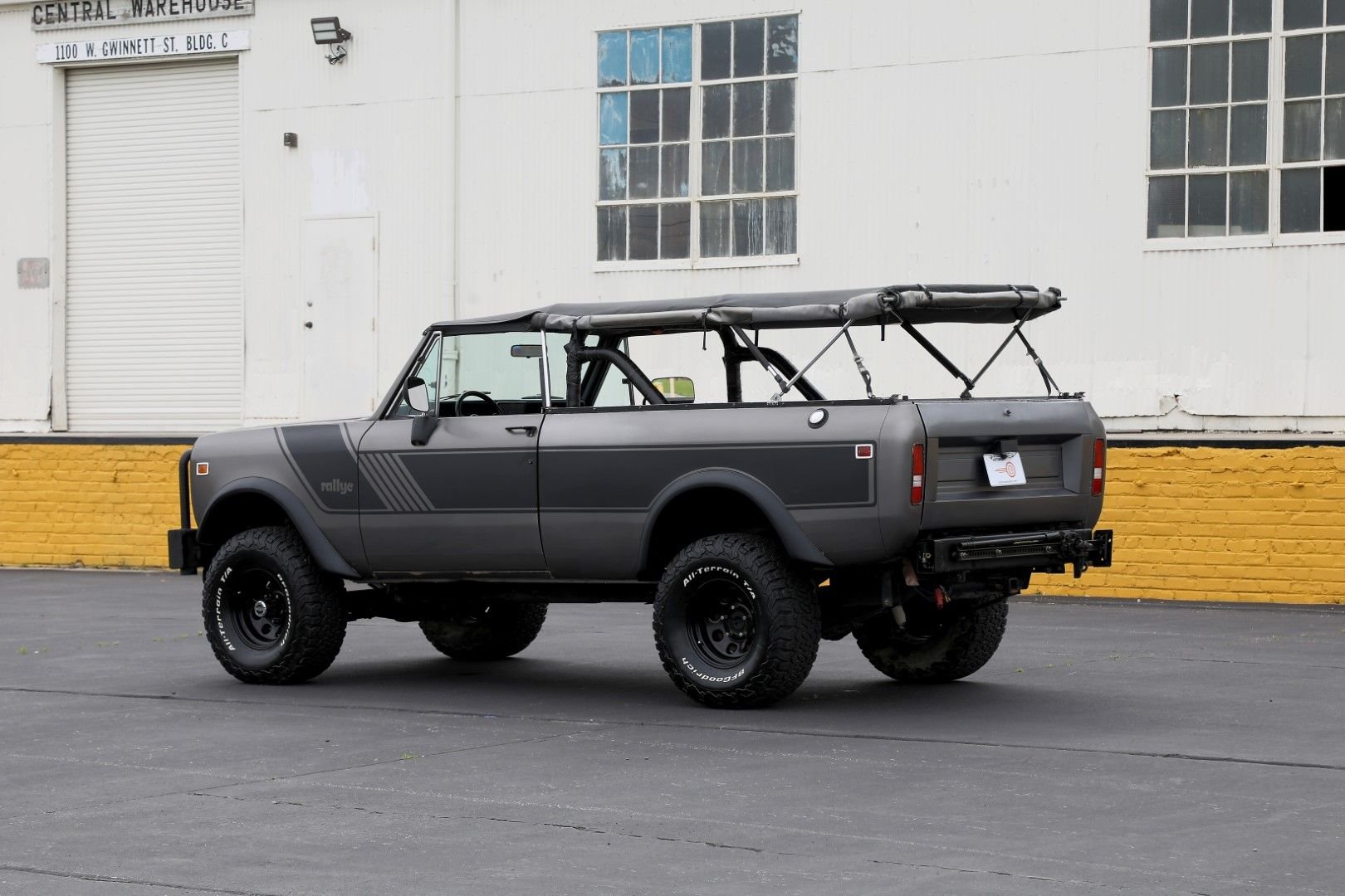 Sold: 1977 International Harvester Scout Traveler