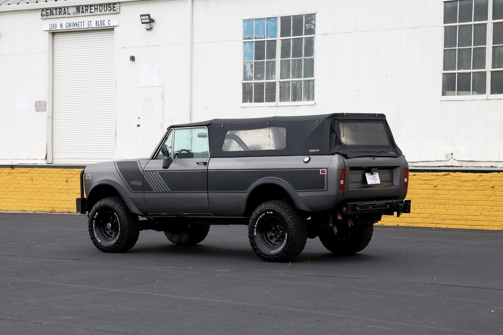 Sold: 1977 International Harvester Scout Traveler