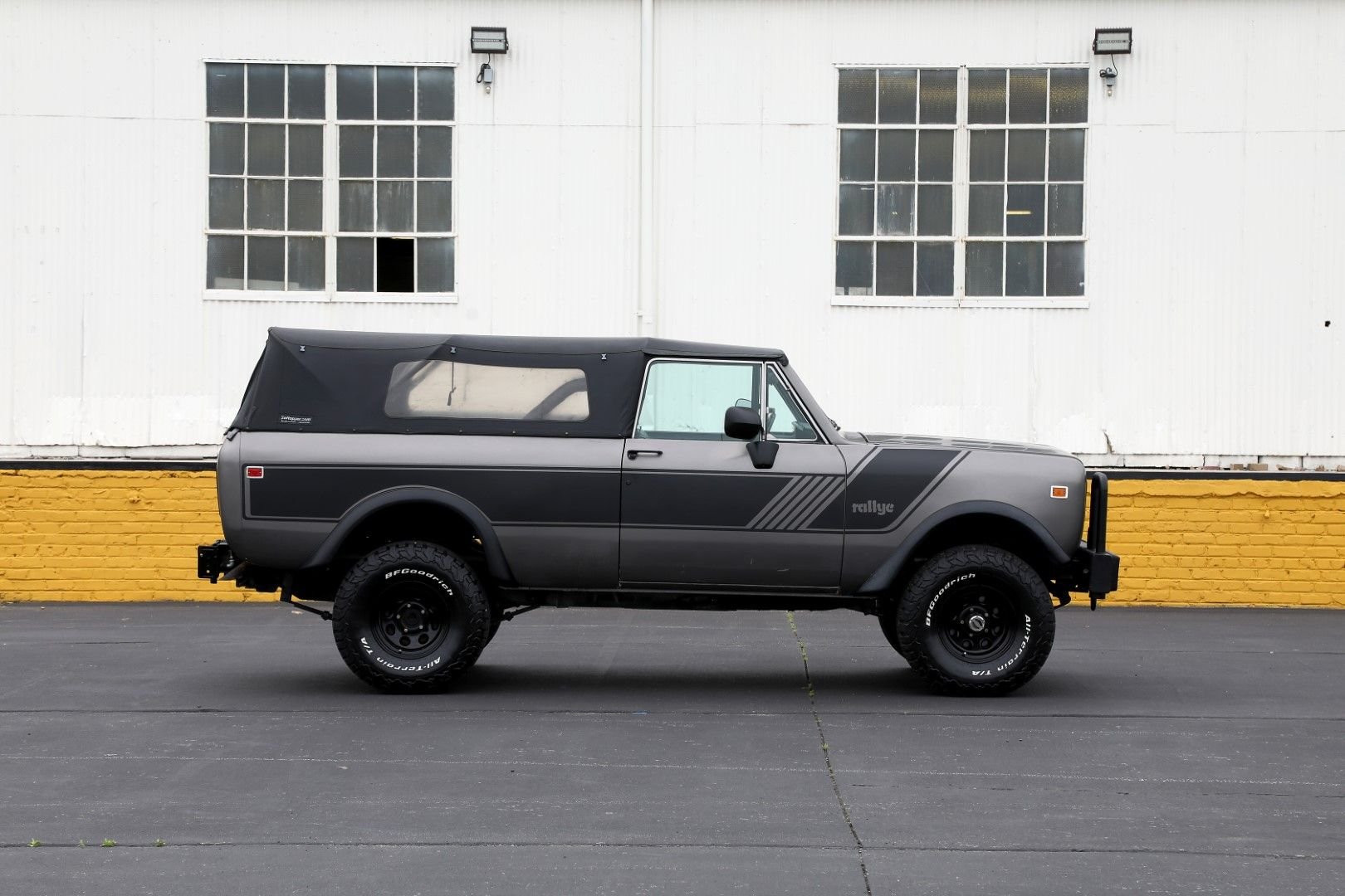 Sold: 1977 International Harvester Scout Traveler