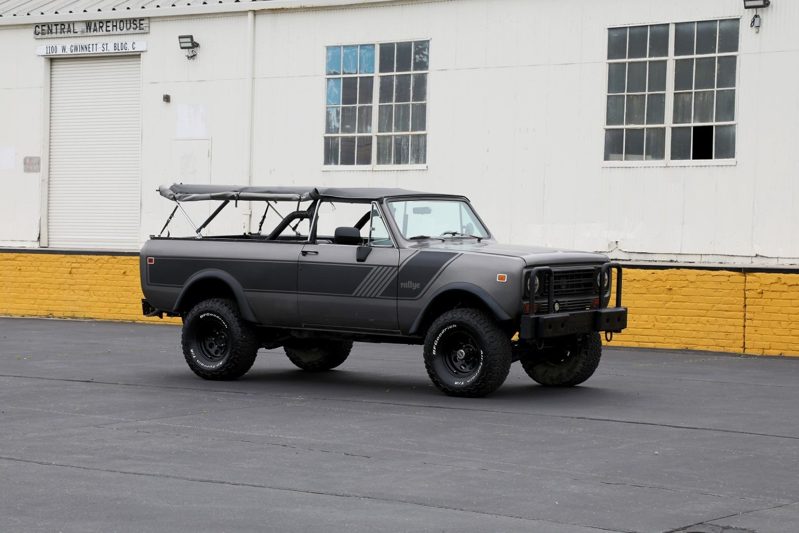 Sold: 1977 International Harvester Scout Traveler