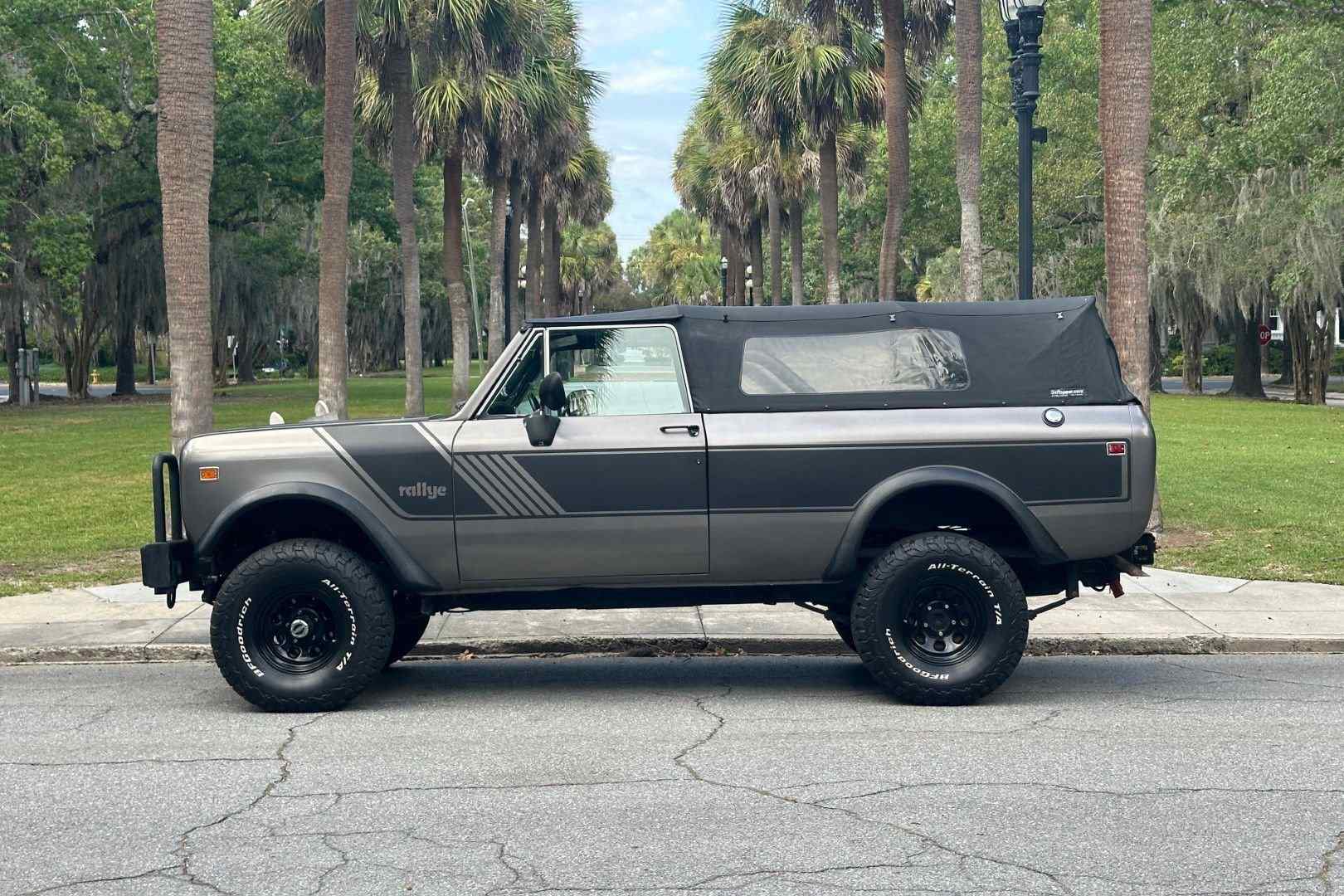 Sold: 1977 International Harvester Scout Traveler