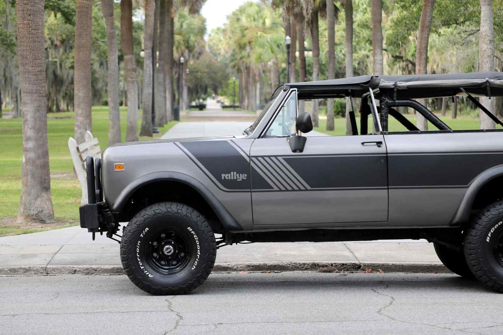 Sold: 1977 International Harvester Scout Traveler