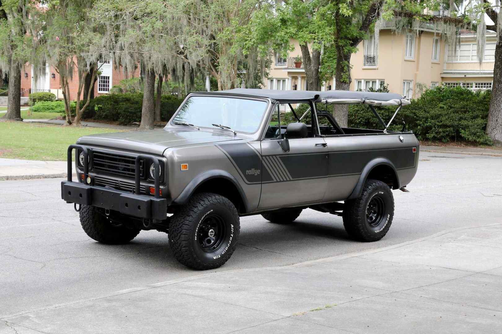Sold: 1977 International Harvester Scout Traveler