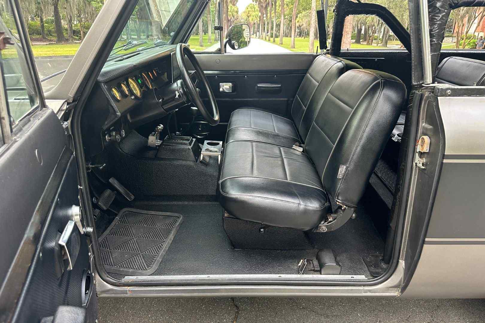 Sold: 1977 International Harvester Scout Traveler