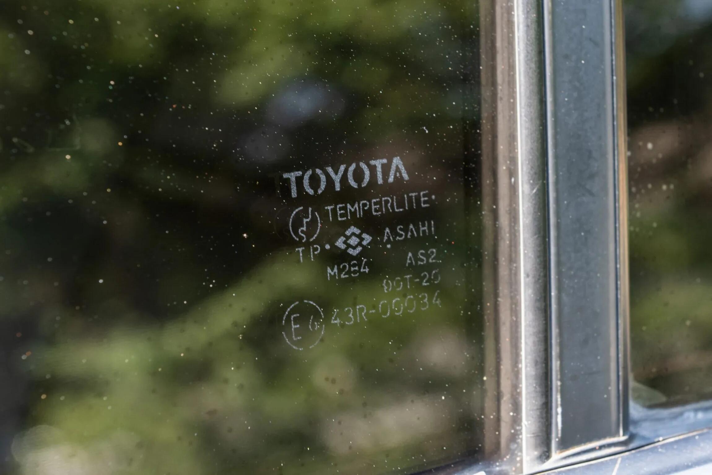 Sold: 1996 Toyota Land Cruiser VX-R