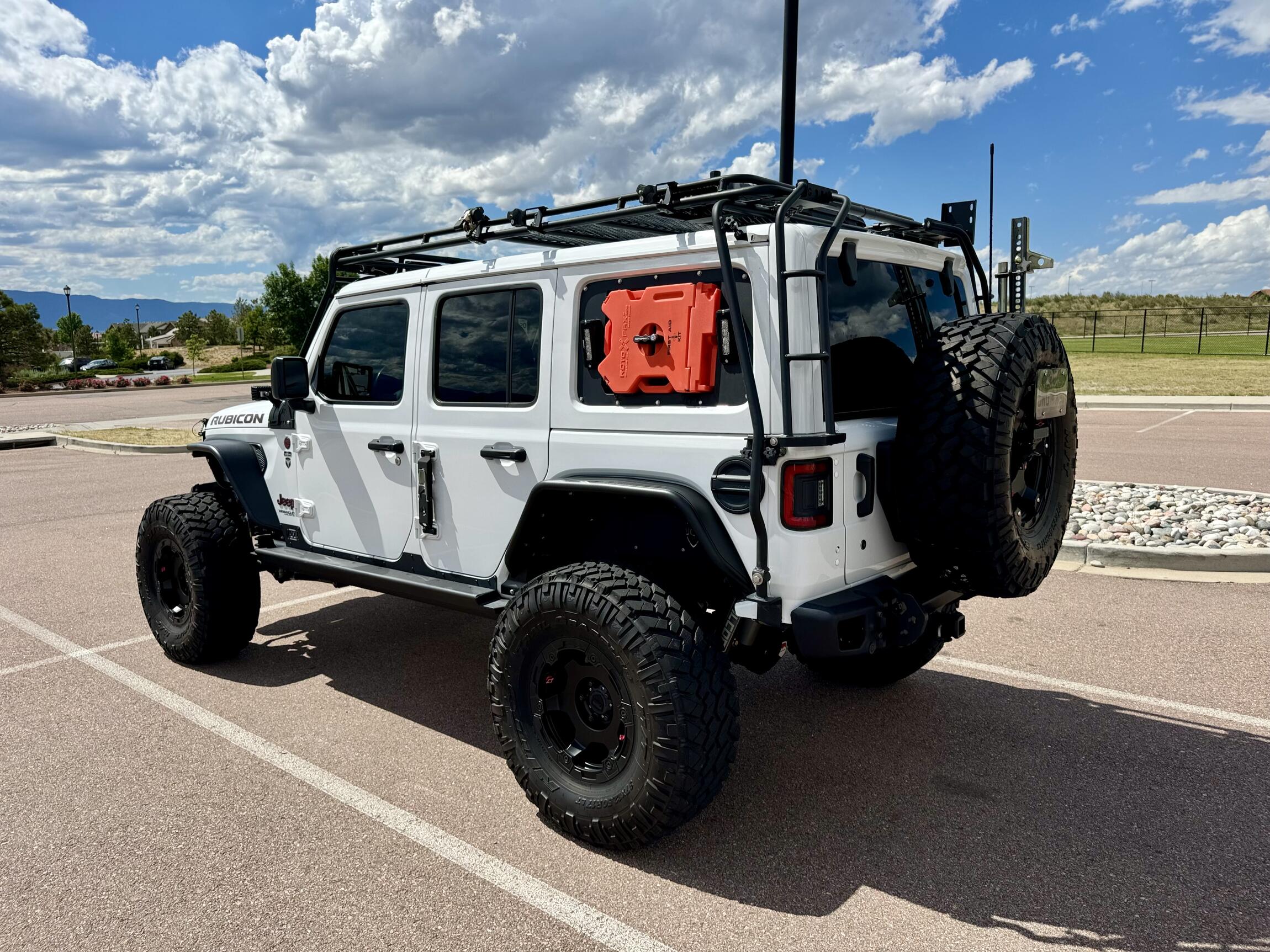 Sold: 2018 Jeep Wrangler JLU Rubicon 4×4