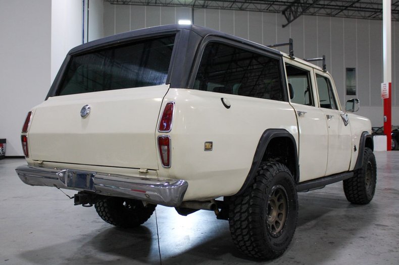 1971 International Harvester Travelall - 4