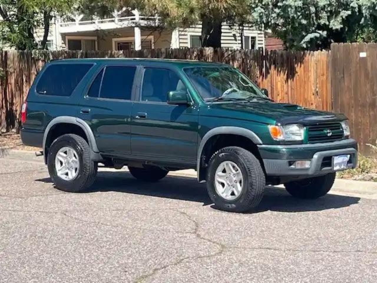 Sold: 1999 Toyota 4Runner SR5 4×4-1