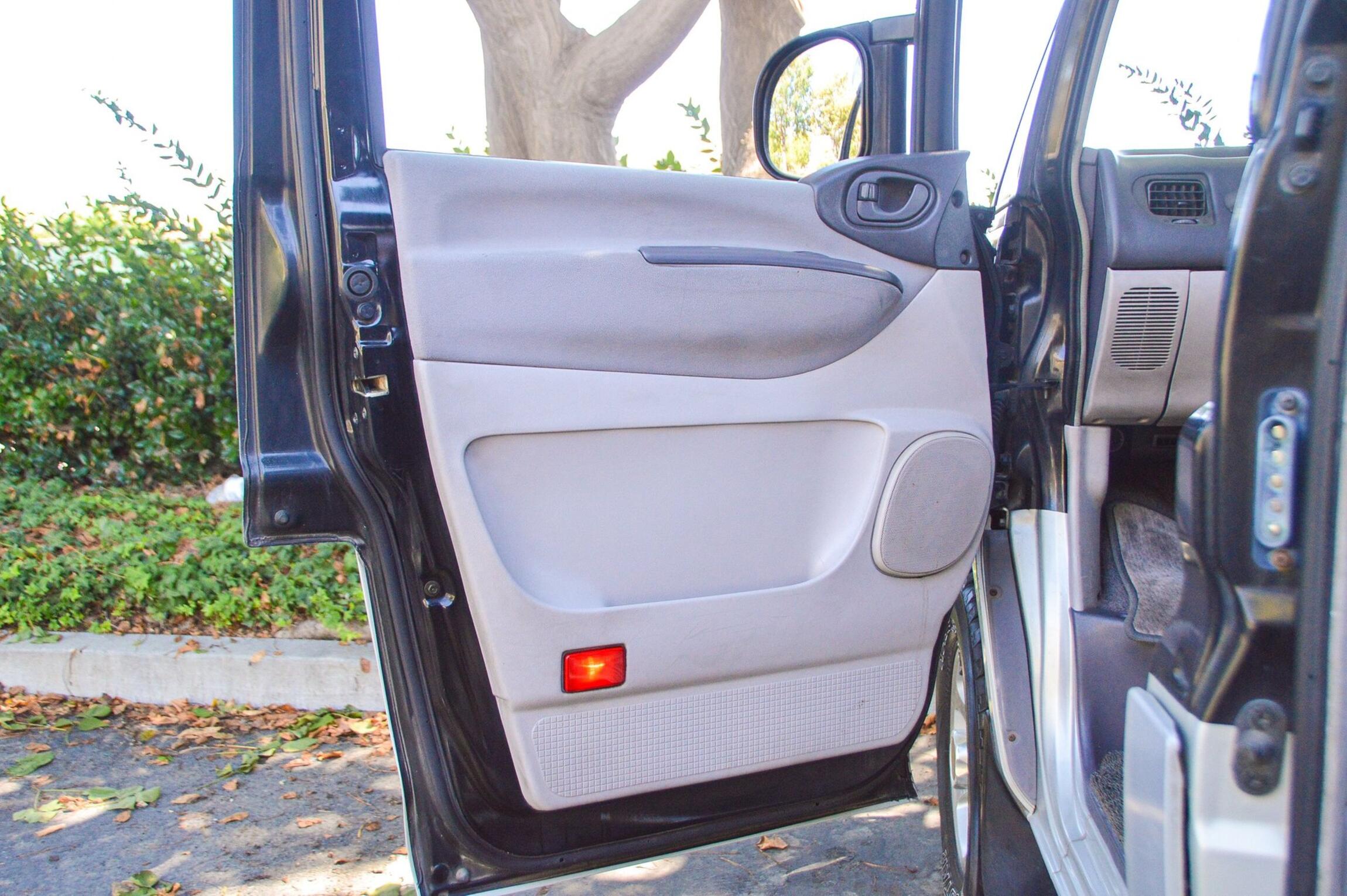 Sold: 1994 Mitsubishi Delica Space Gear Super Exceed