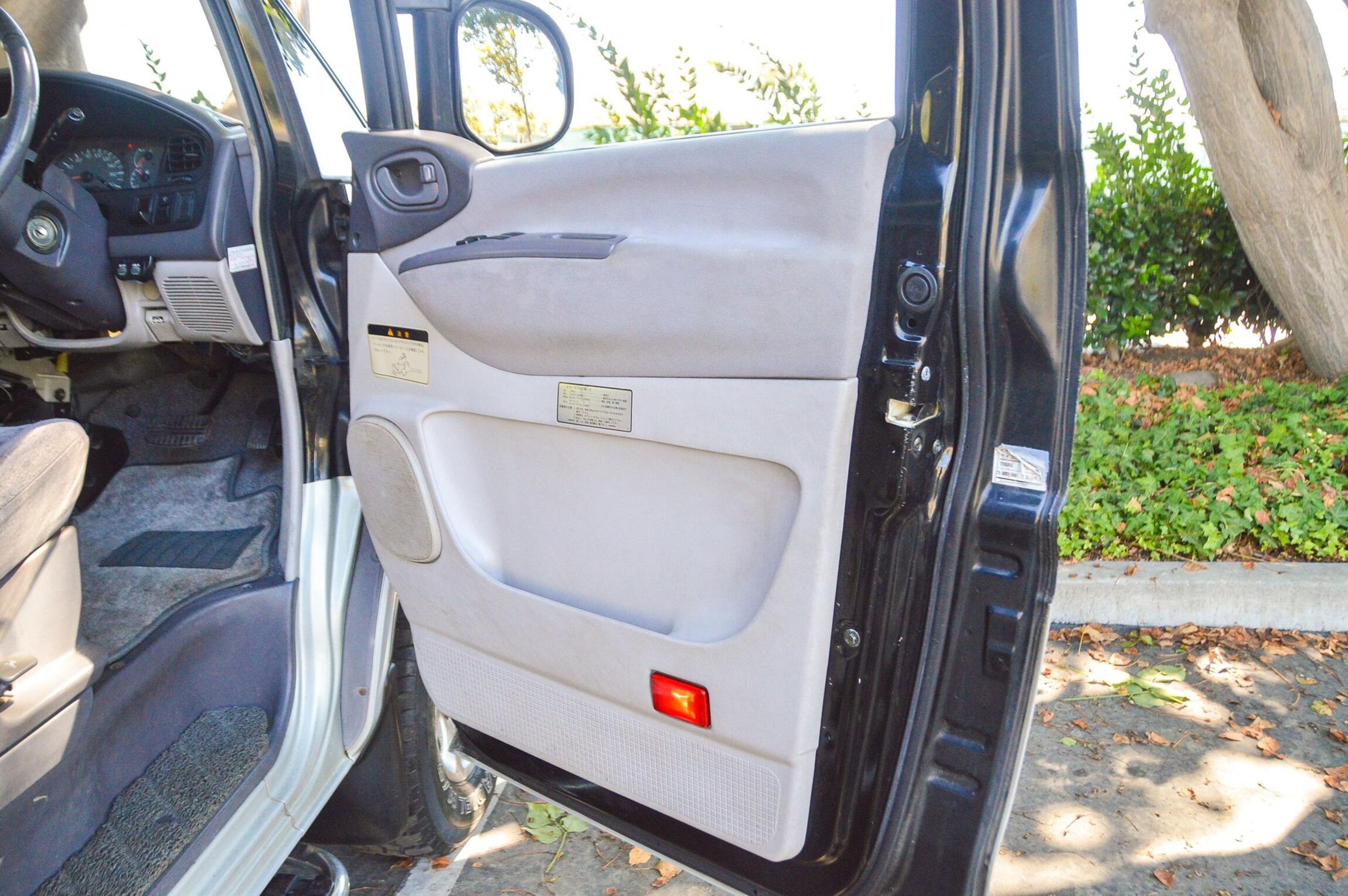Sold: 1994 Mitsubishi Delica Space Gear Super Exceed