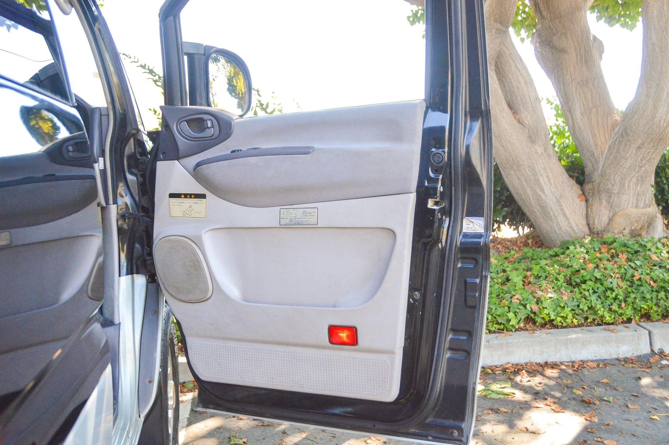 Sold: 1994 Mitsubishi Delica Space Gear Super Exceed