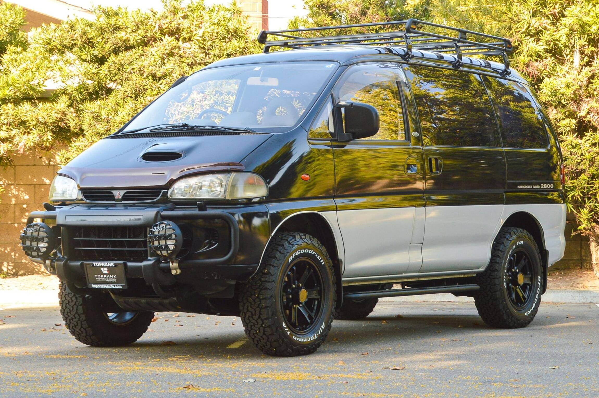 Sold: 1994 Mitsubishi Delica Space Gear Super Exceed - 2