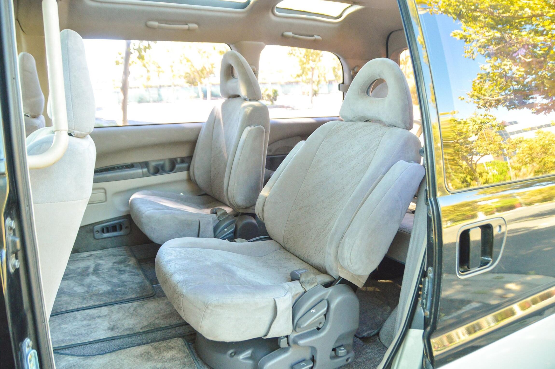 Sold: 1994 Mitsubishi Delica Space Gear Super Exceed
