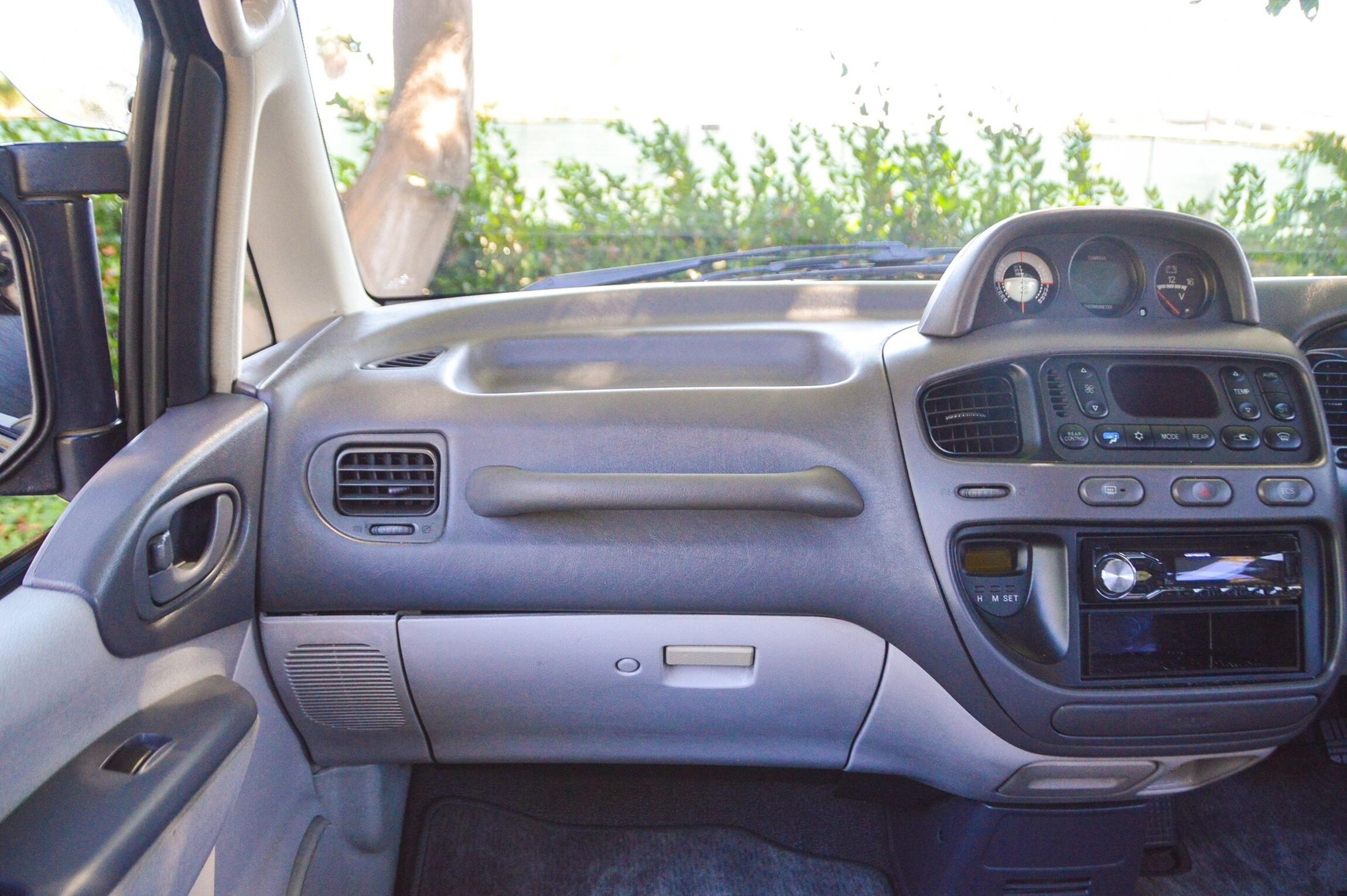 Sold: 1994 Mitsubishi Delica Space Gear Super Exceed