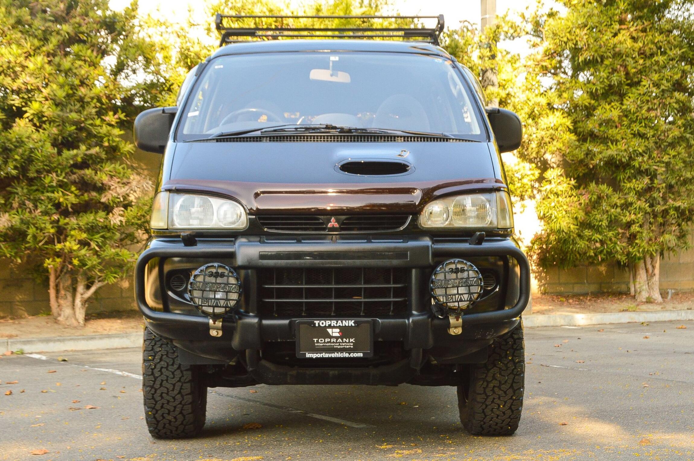 Sold: 1994 Mitsubishi Delica Space Gear Super Exceed