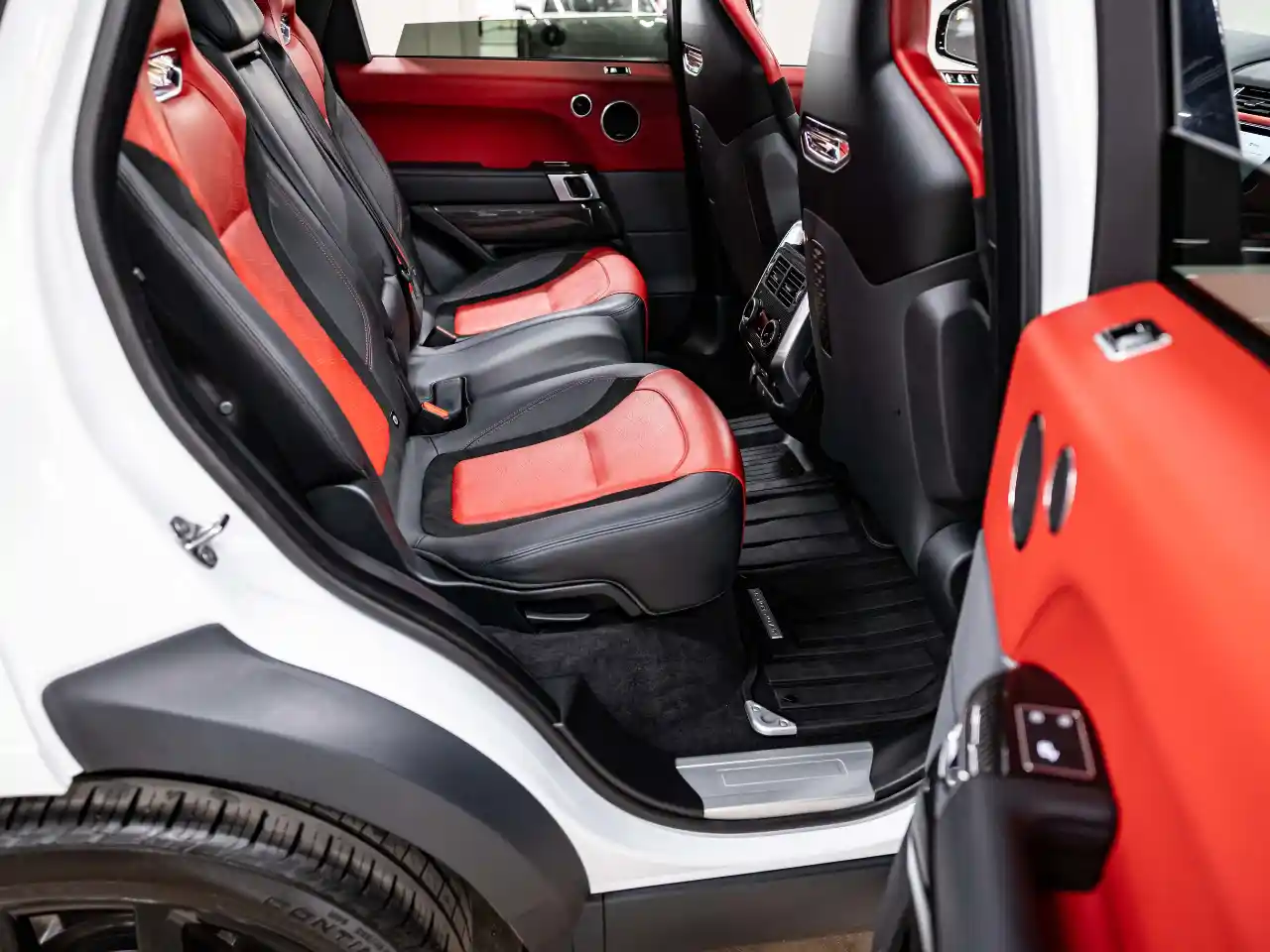 2021 Land Rover Range Rover Sport SVR - 4