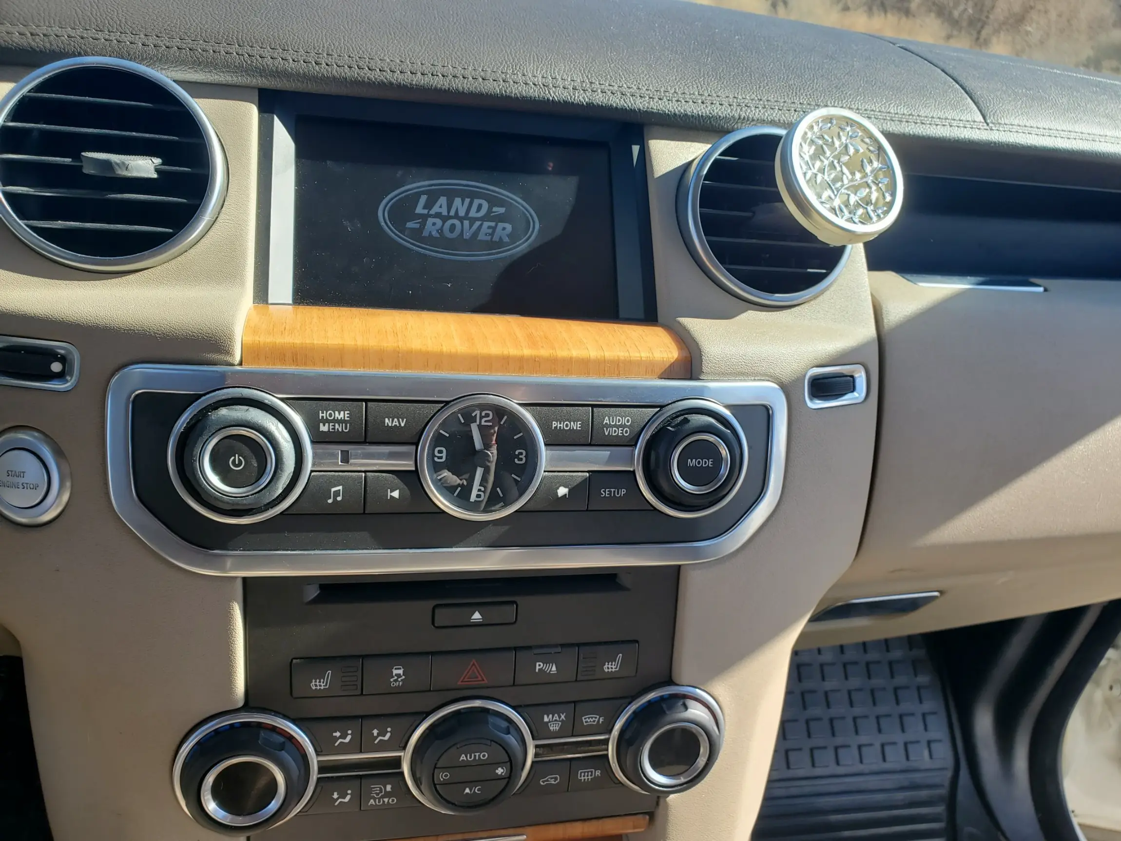 Sold: Modified 2012 Land Rover LR4 HSE